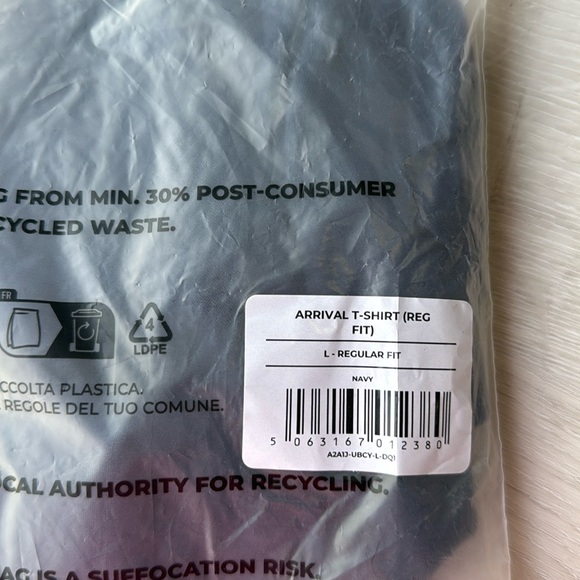 GYMSHARK ARRIVAL T-SHIRT REGULAR FIT LARGE NAVY NWT IN PACKAGING - Picture 6 of 6